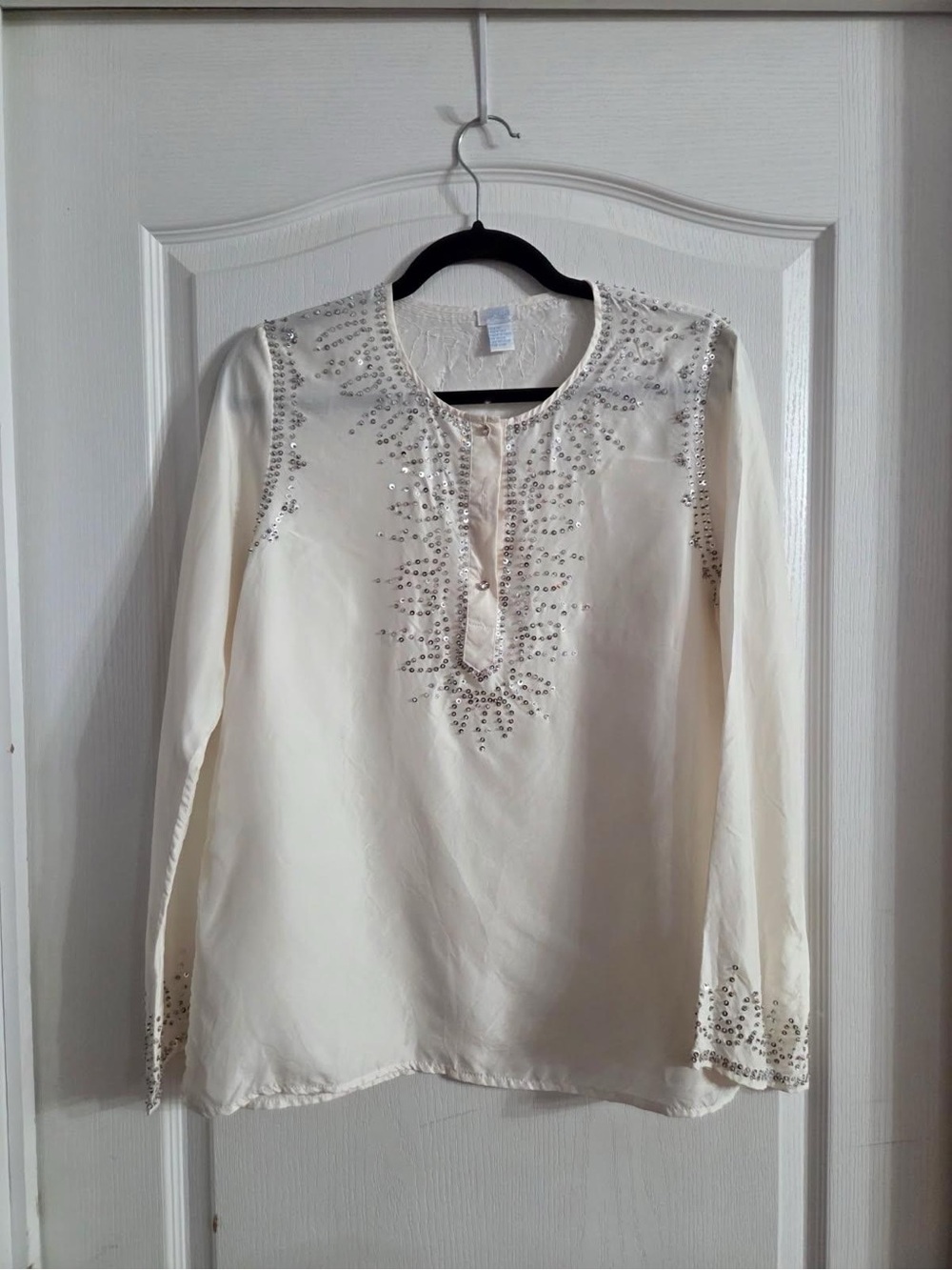 Aqua Women’s Cream Sequin Beaded Blouse Sz M. JY-100